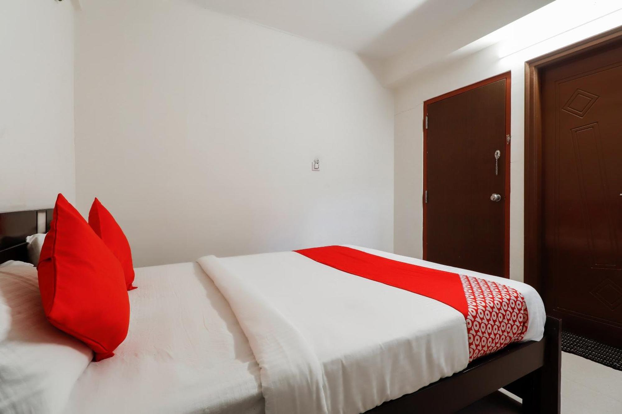 Super Gn Collection O Near Rajajinagar Industrial Estate Otel Bangalore Dış mekan fotoğraf