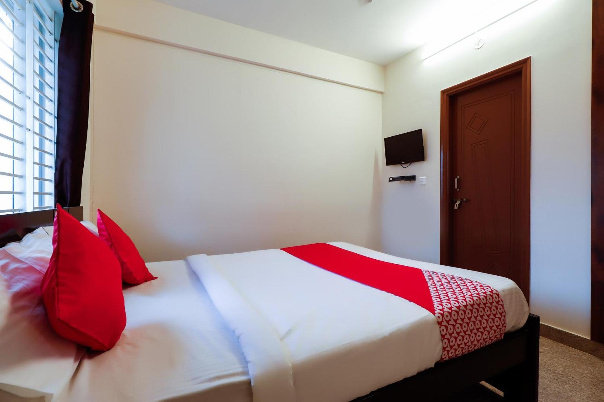 Super Gn Collection O Near Rajajinagar Industrial Estate Otel Bangalore Dış mekan fotoğraf