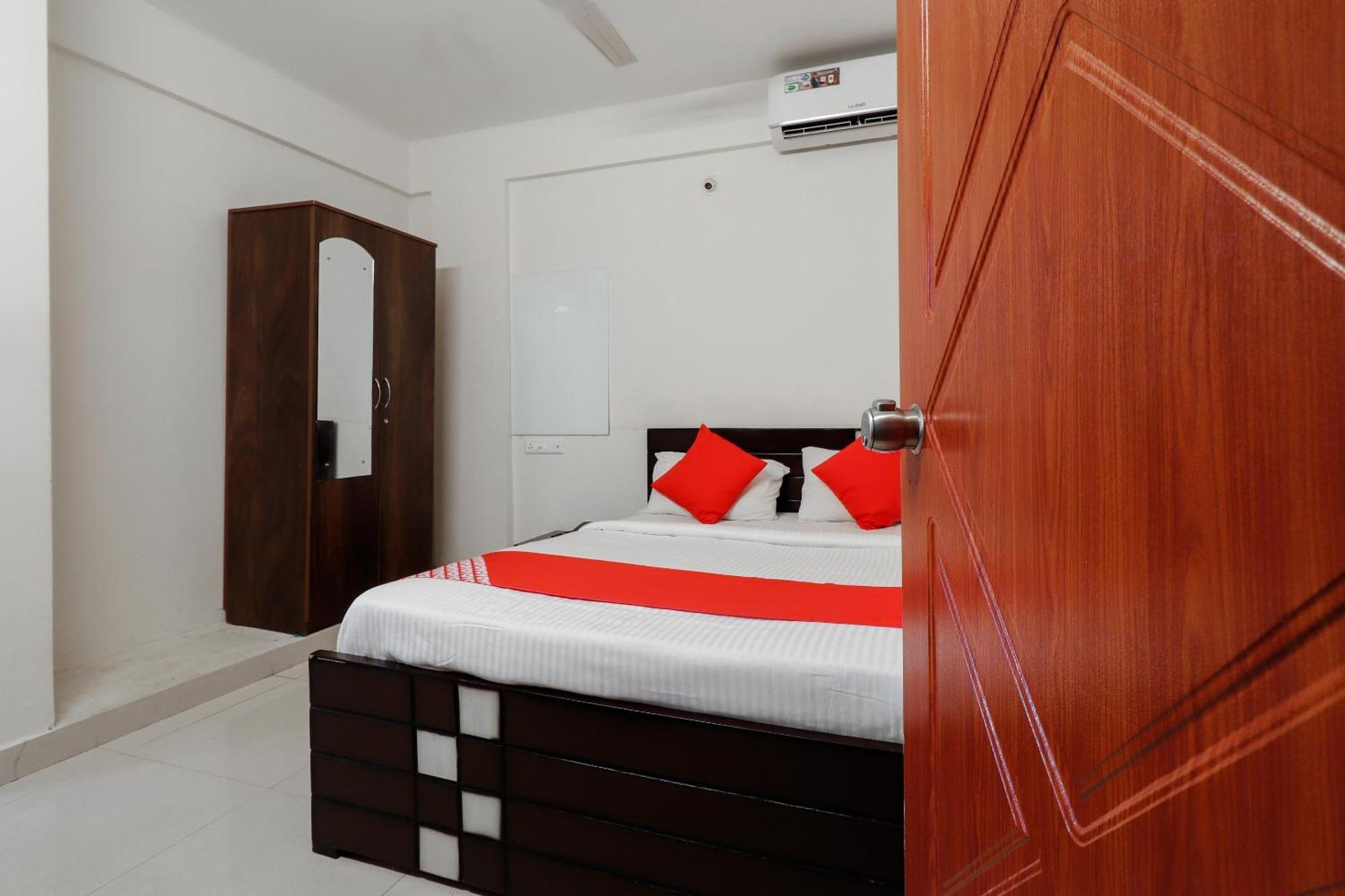 Super Gn Collection O Near Rajajinagar Industrial Estate Otel Bangalore Dış mekan fotoğraf