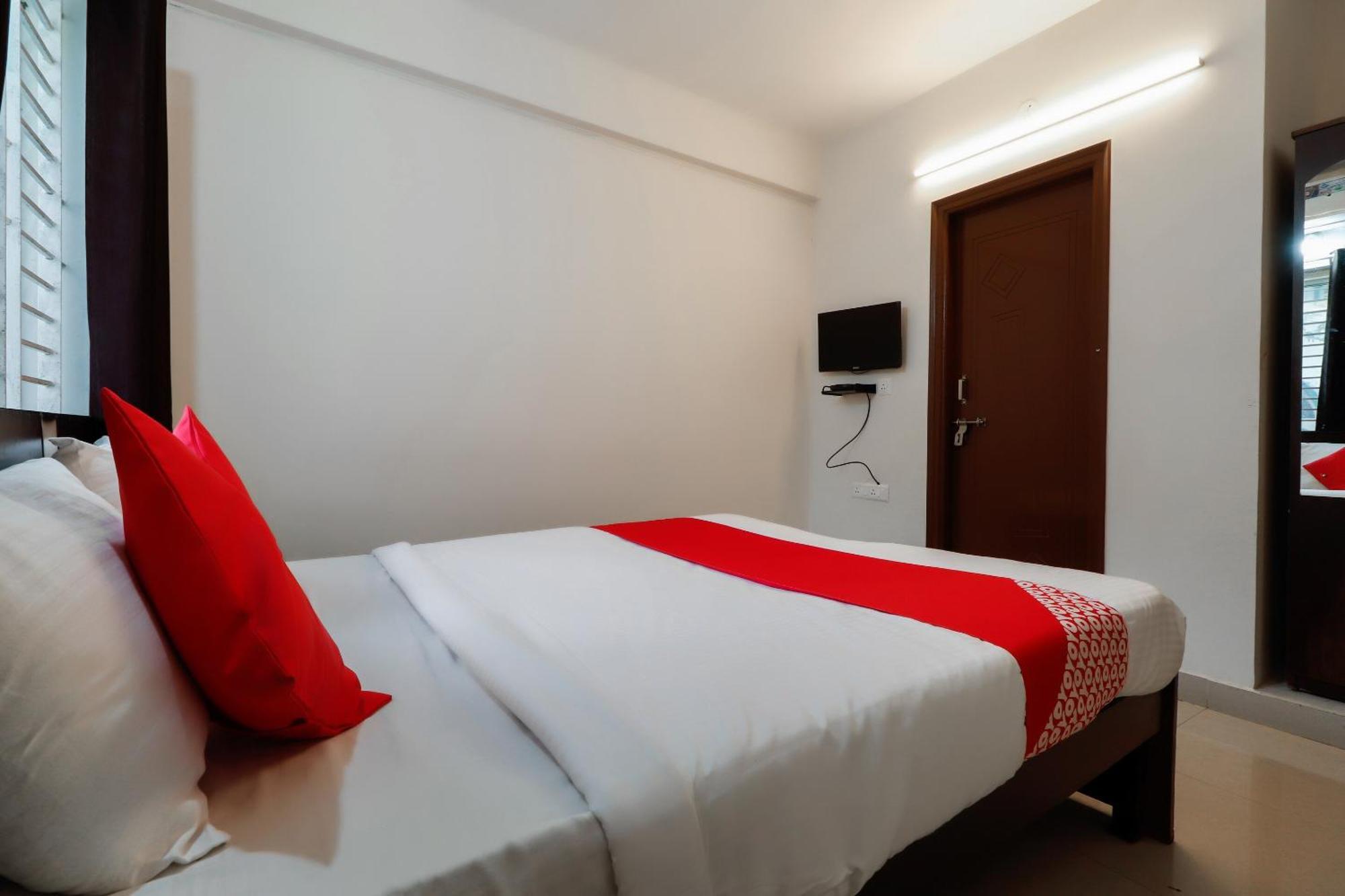 Super Gn Collection O Near Rajajinagar Industrial Estate Otel Bangalore Dış mekan fotoğraf