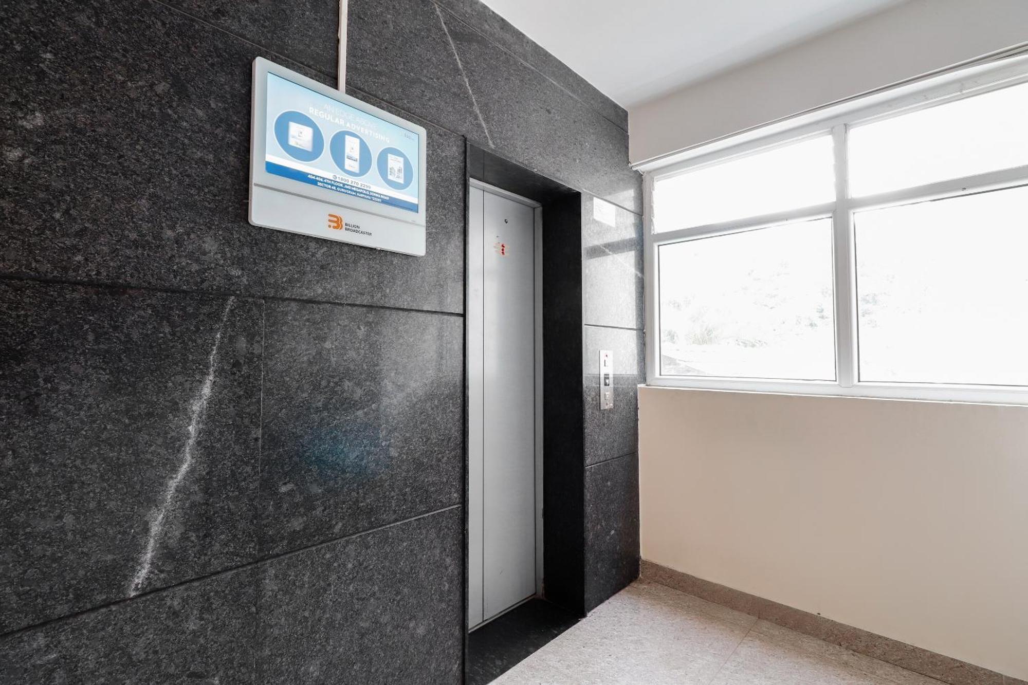Super Gn Collection O Near Rajajinagar Industrial Estate Otel Bangalore Dış mekan fotoğraf
